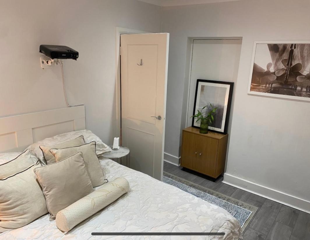 Central Private Double Bedroom In A 2Bedroom Apartment, Connected Via Underground, Overground And Many Bus Routes Лондон Екстер'єр фото