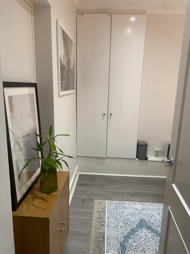Central Private Double Bedroom In A 2Bedroom Apartment, Connected Via Underground, Overground And Many Bus Routes Лондон Екстер'єр фото